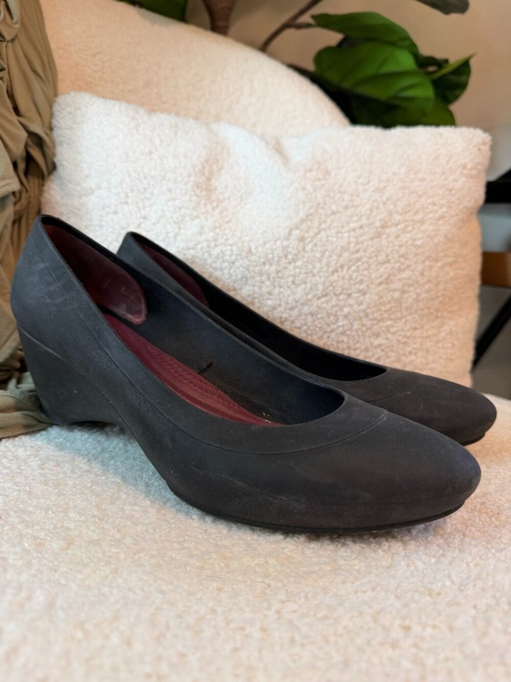 CROCS Lina Wedge Pump | charcoal black | 9